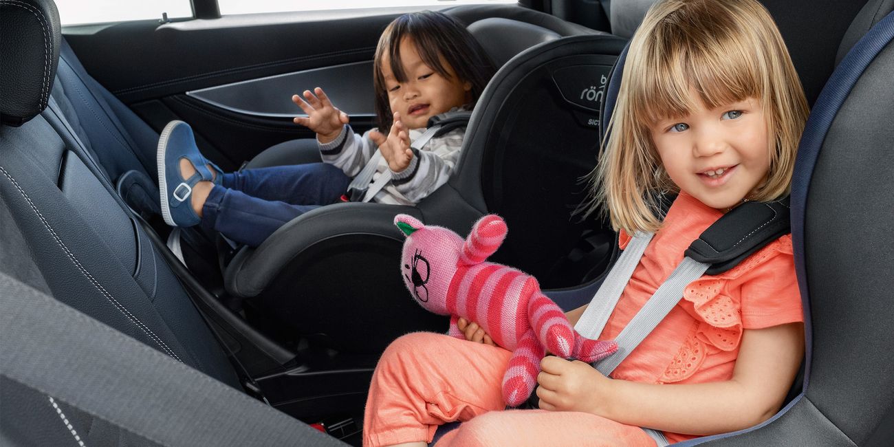 Bakåtvända bilbarnstolar för bästa säkerhet.