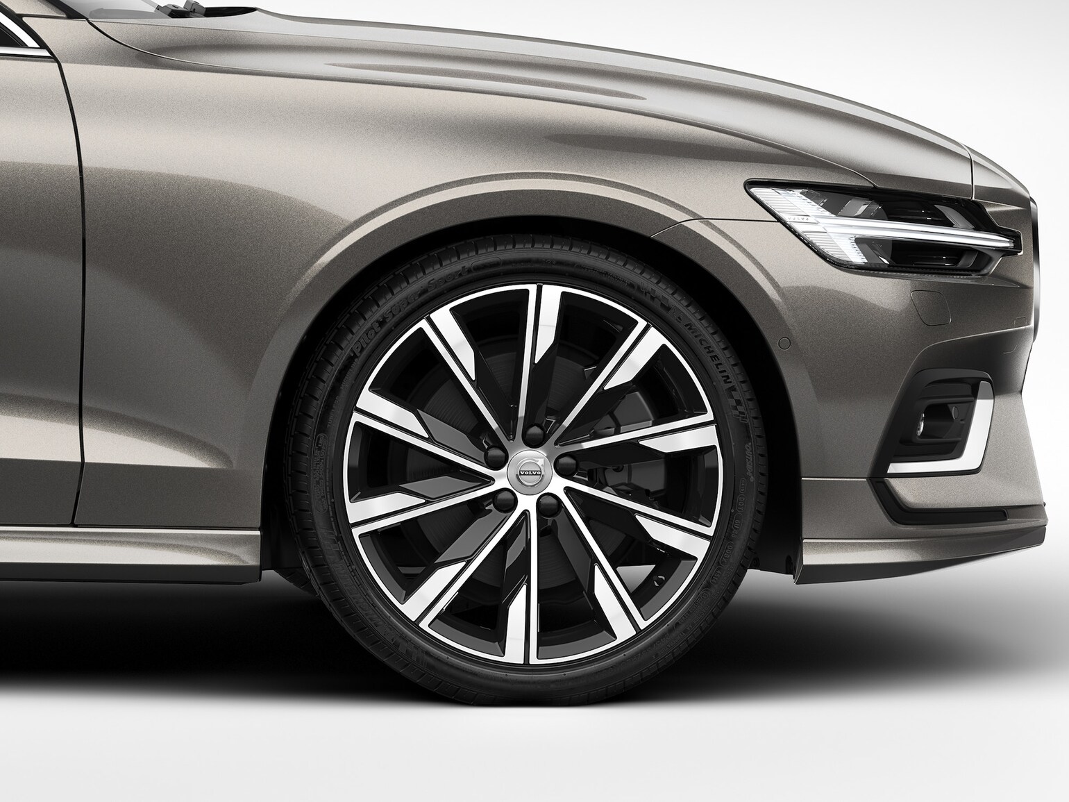 Volvo Original 10-Spoke Turbine Black Diamond Cut