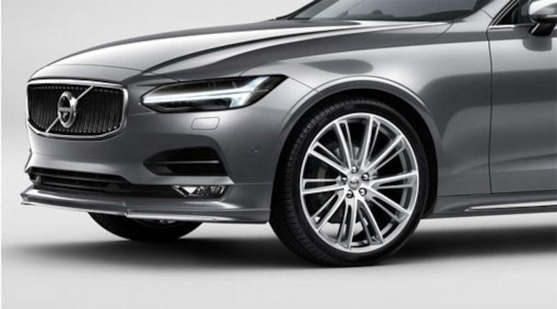 Volvo Original 10-Open Spoke Turbine Tinted Silver Diamond Cut