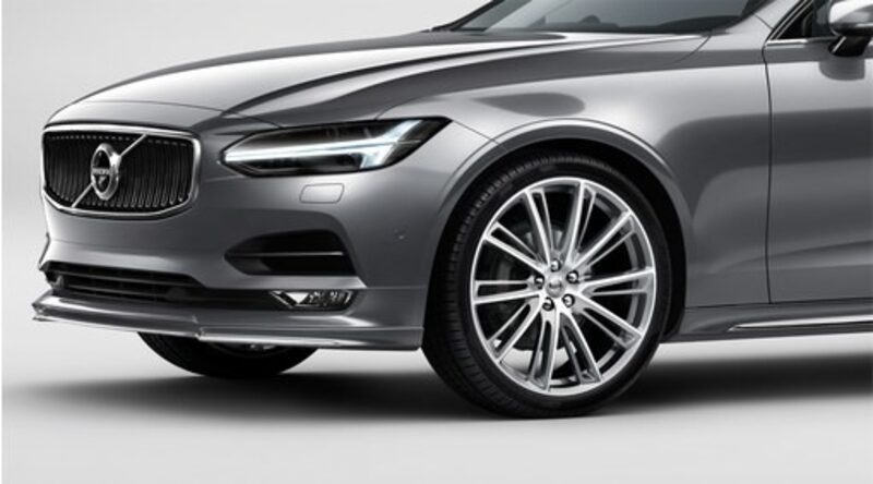 Volvo Original 10-Open Spoke Turbine Tinted Silver Diamond Cut